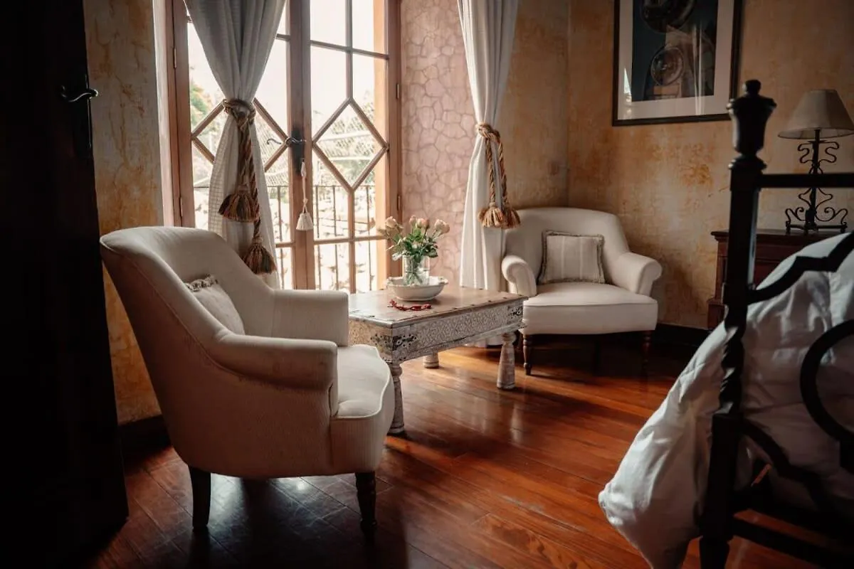 Posada De Los Leones Main 5Br Antigua Bed & Breakfast