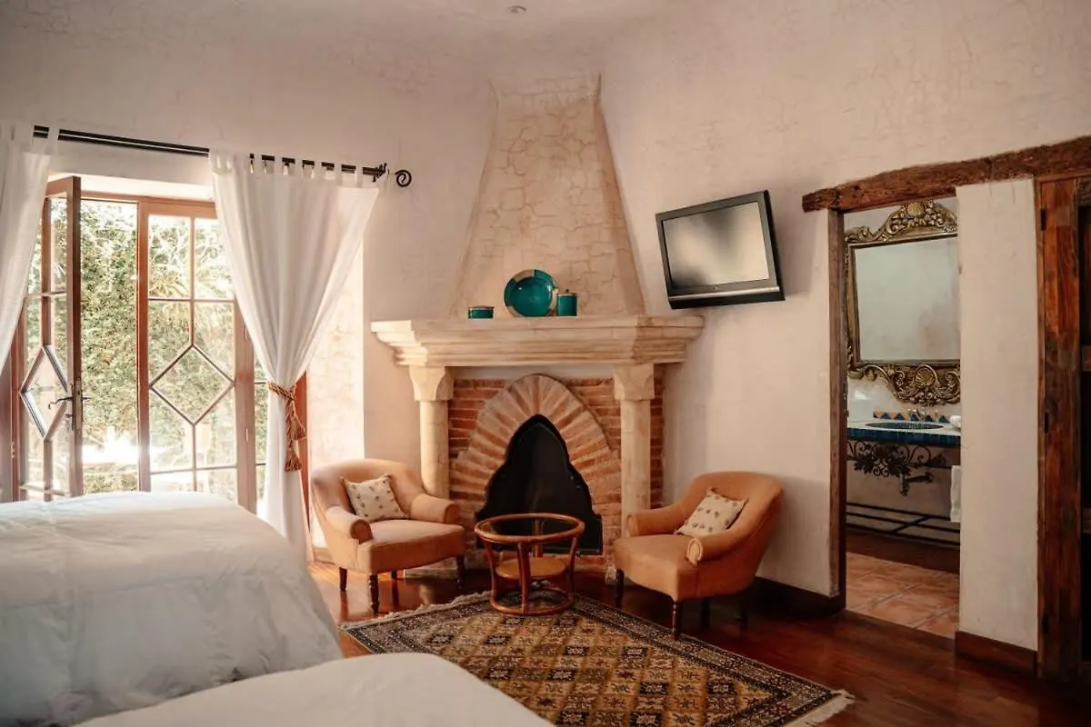 Posada De Los Leones Main 5Br Antigua Bed & Breakfast