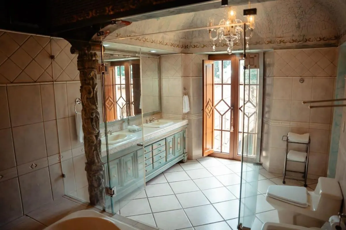Bed & Breakfast Posada De Los Leones Main 5Br Antigua