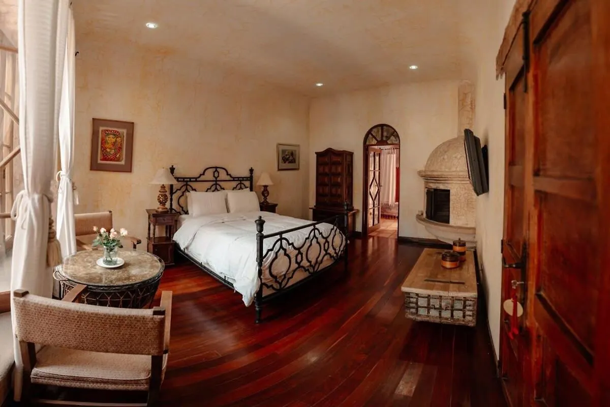 Bed & Breakfast Posada De Los Leones Main 5Br Antigua Guatemala