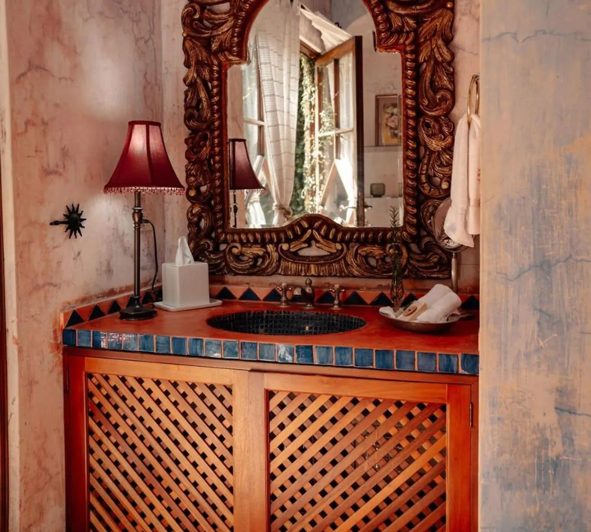Bed & Breakfast Posada De Los Leones Main 5Br Antigua