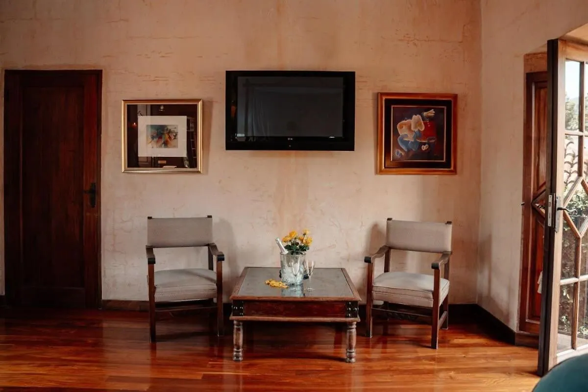 Bed & Breakfast Posada De Los Leones Main 5Br Antigua