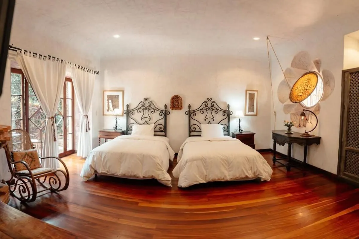 Bed & Breakfast Posada De Los Leones Main 5Br Antigua