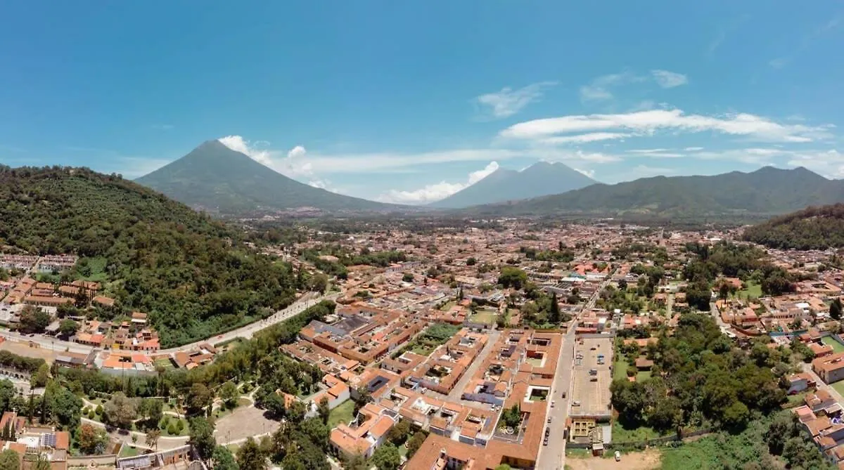 Bed & Breakfast Posada De Los Leones Main 5Br Antigua