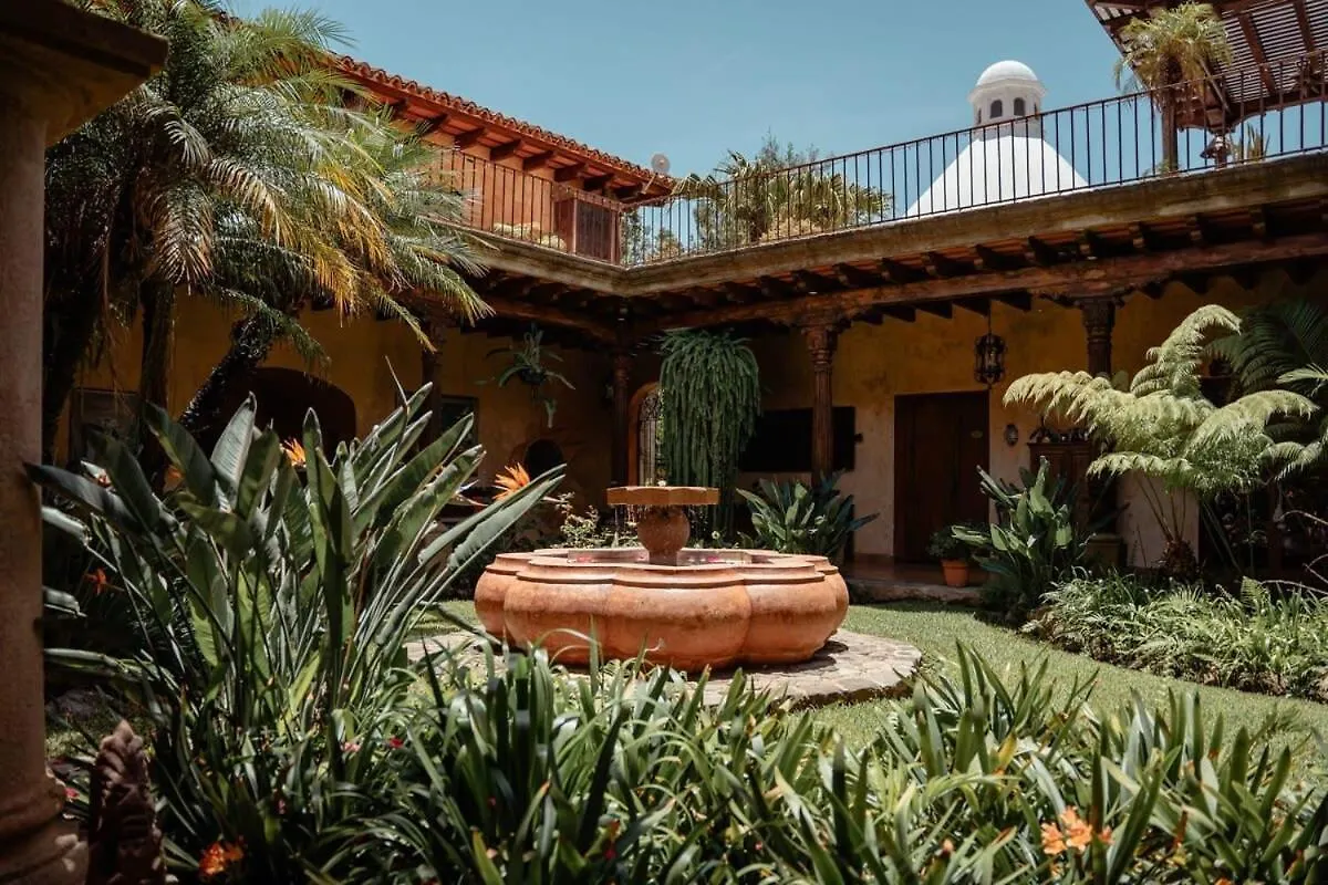 Posada De Los Leones Main 5Br Antigua