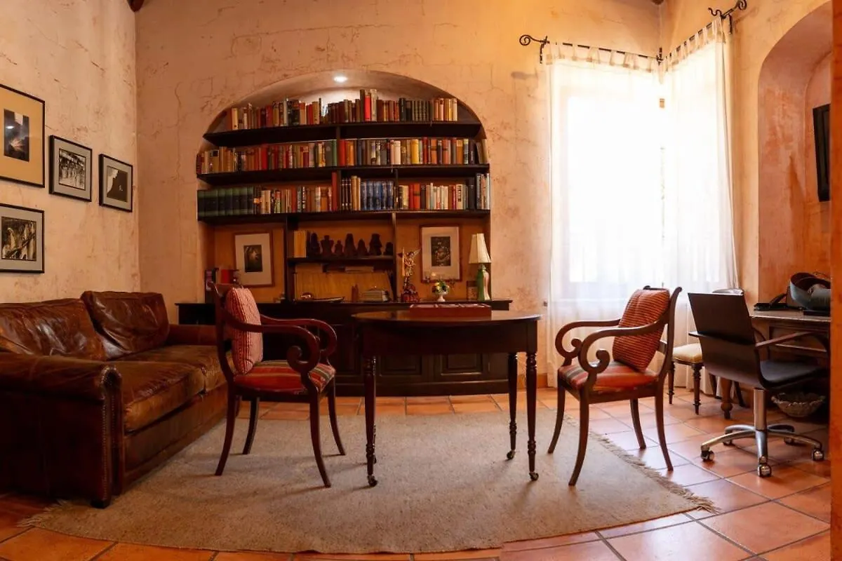 Bed & Breakfast Posada De Los Leones Main 5Br Antigua