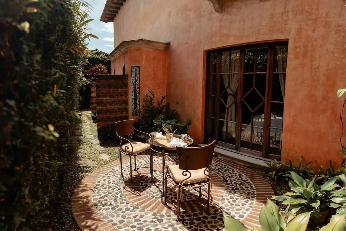 Bed & Breakfast Posada De Los Leones Main 5Br Antigua